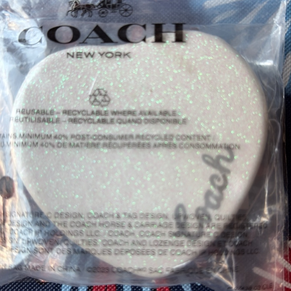 🪞🤍🪞Coach Glittery White Heart Compact Mirror 🪞🤍🪞 NWT 🪞🤍🪞 - Picture 11 of 16
